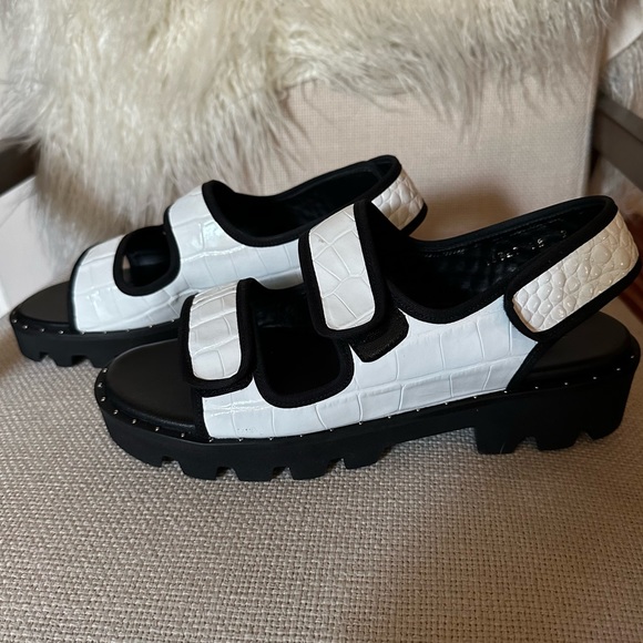 NEW Freda Salvador Black and White Snake Flatform Sandal size 9 - Picture 4 of 6